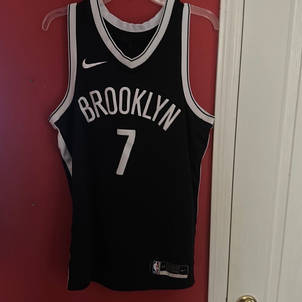 Men’s large Brooklyn Nets Kevin Durant basketball jersey.
